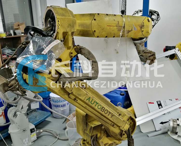 發(fā)那科機器人M-20iA減速機漏油維修 發(fā)那科機器人M-20iA減速機漏油維修